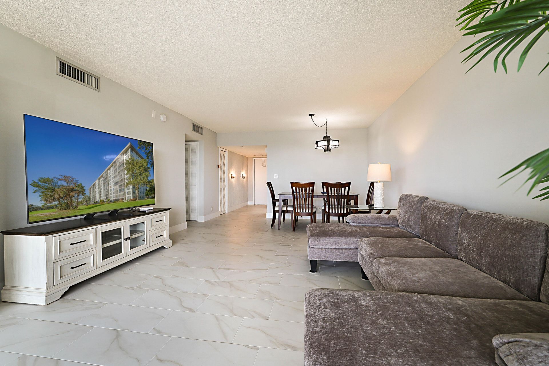 575 Oaks Lane, Unit 703, Pompano Beach, FL 33069 Photo