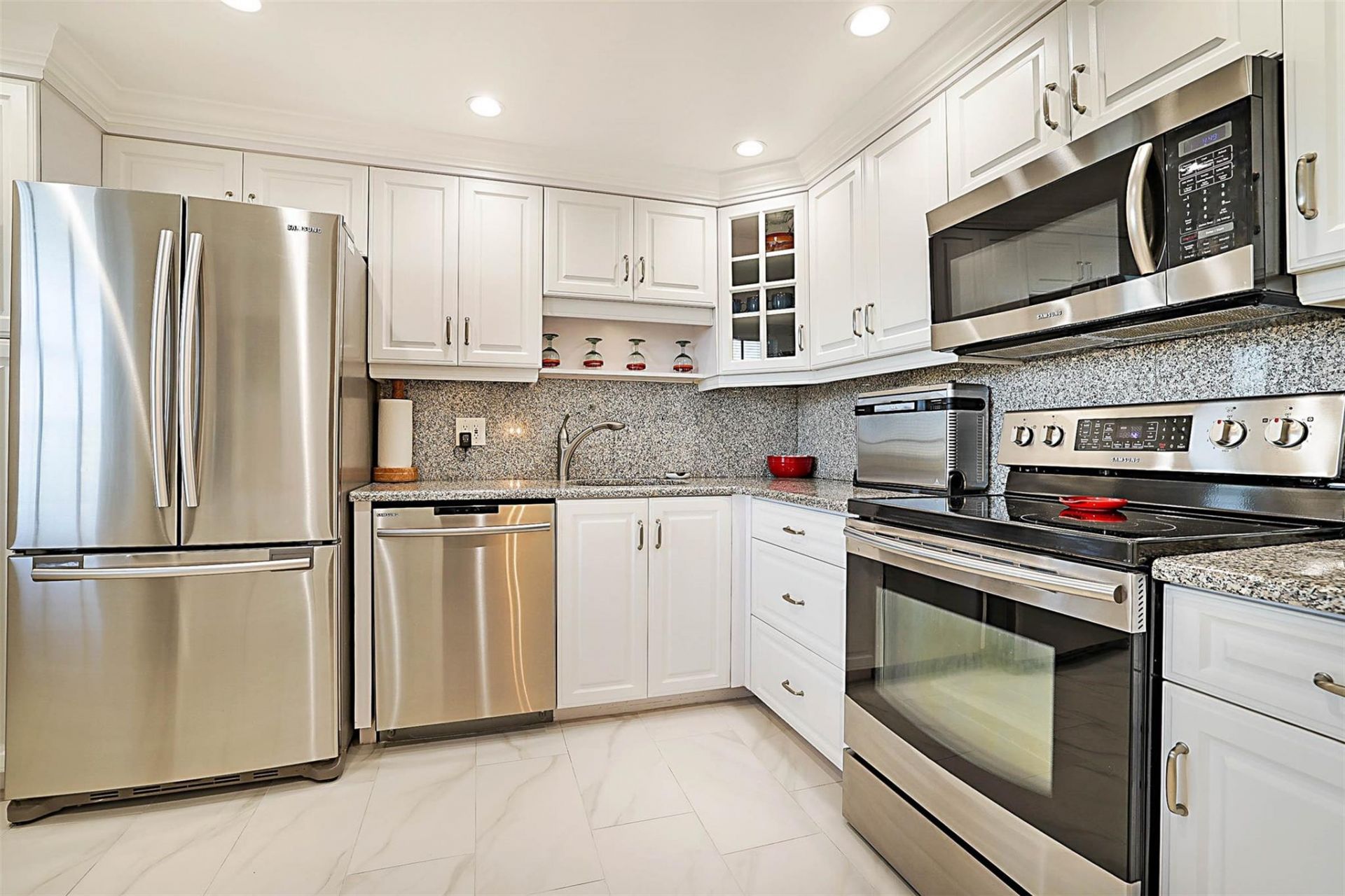 575 Oaks Lane, Unit 703, Pompano Beach, FL 33069 Photo