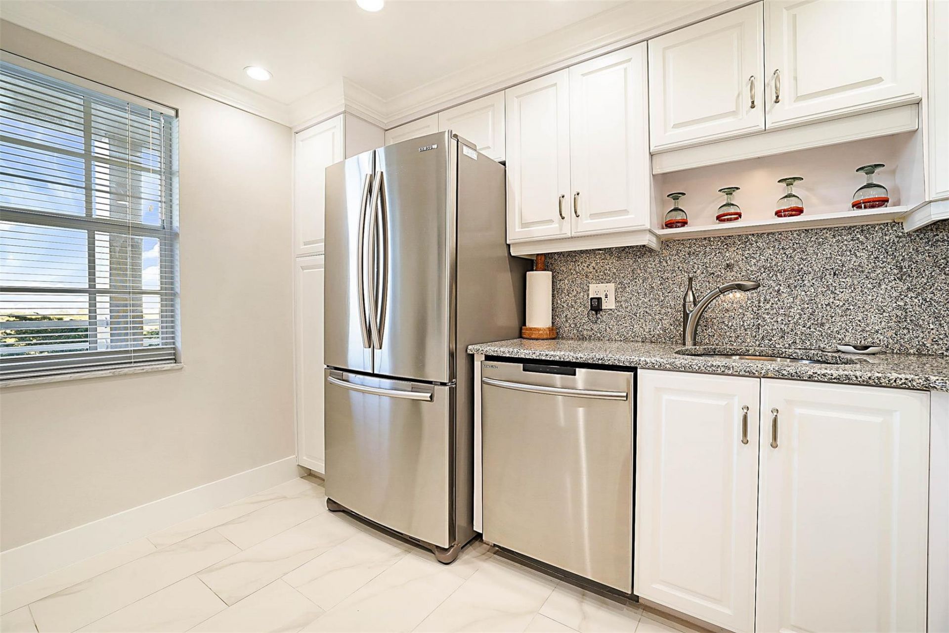 575 Oaks Lane, Unit 703, Pompano Beach, FL 33069 Photo