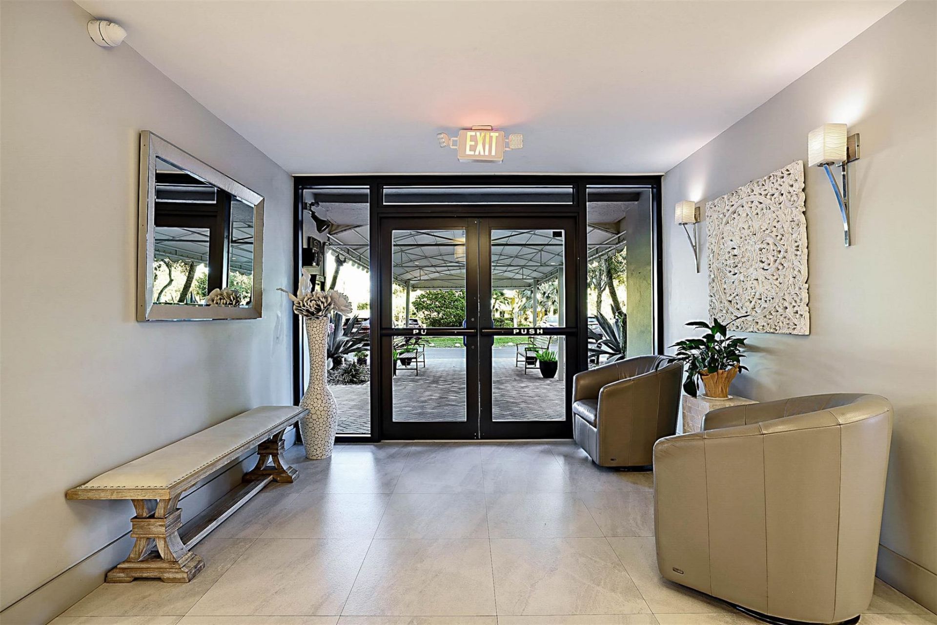 575 Oaks Lane, Unit 703, Pompano Beach, FL 33069 Photo