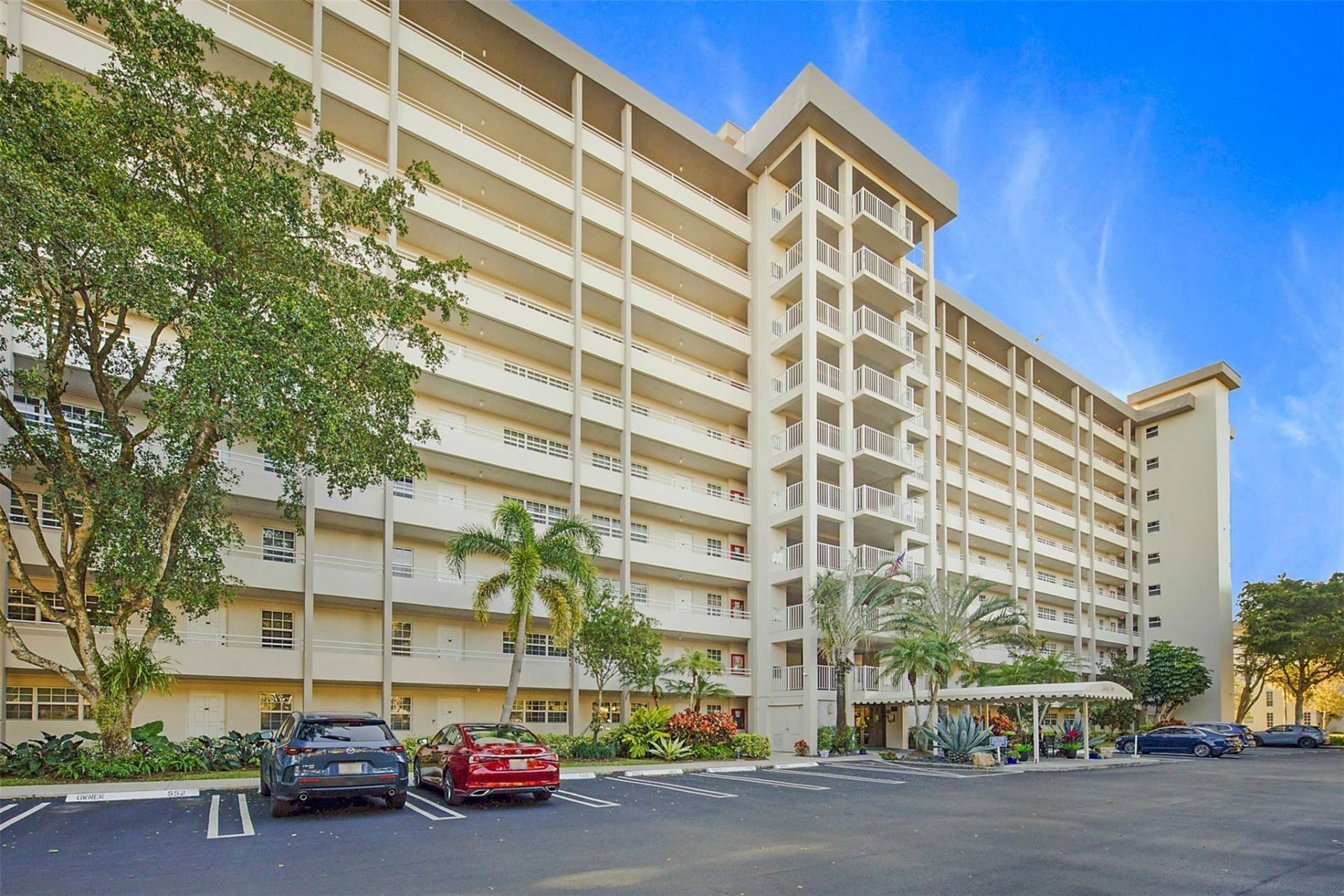 575 Oaks Lane, Unit 703, Pompano Beach, FL 33069 Photo