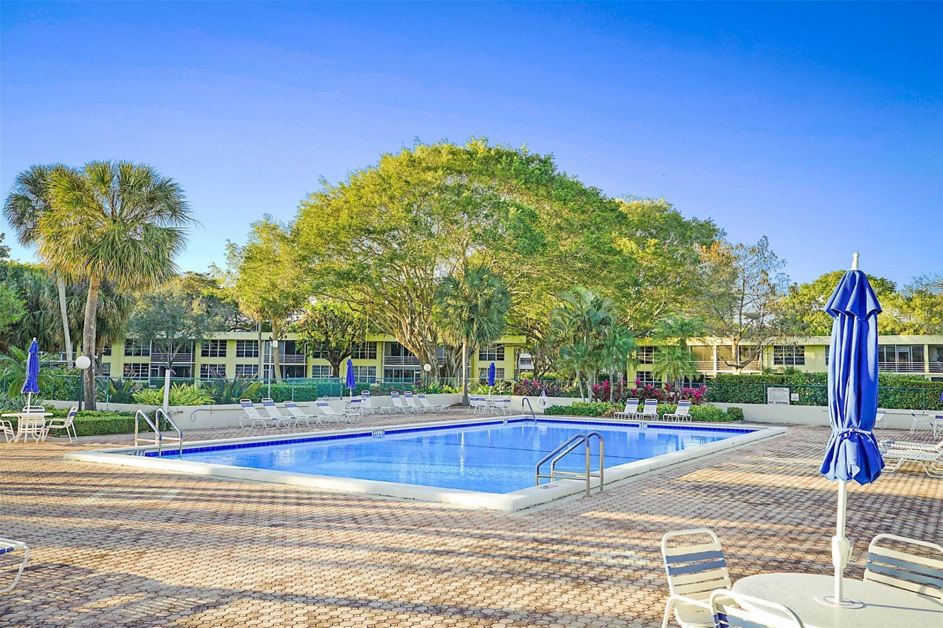 575 Oaks Lane, Unit 703, Pompano Beach, FL 33069 Photo