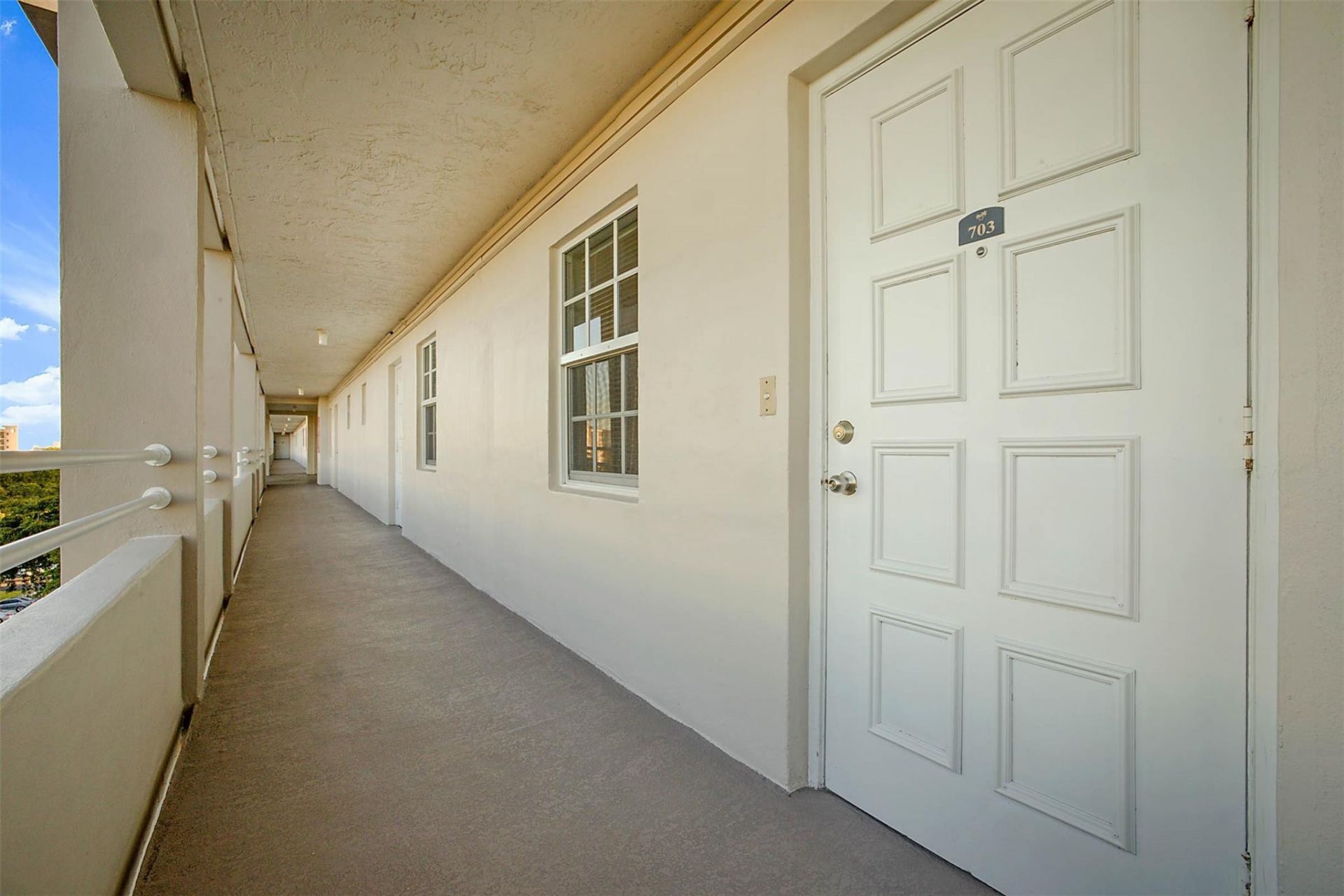 575 Oaks Lane, Unit 703, Pompano Beach, FL 33069 Photo