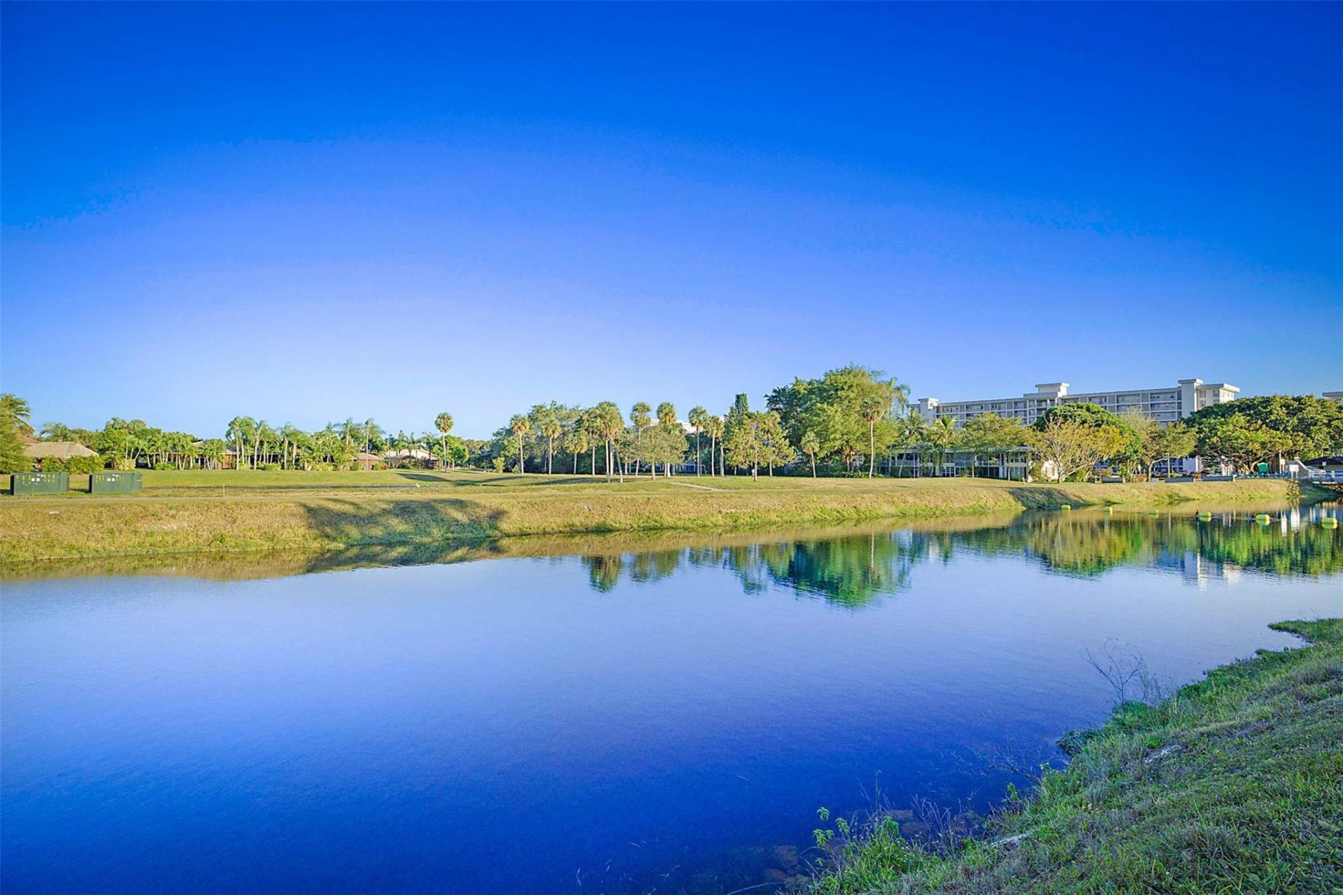 575 Oaks Lane, Unit 703, Pompano Beach, FL 33069 Photo