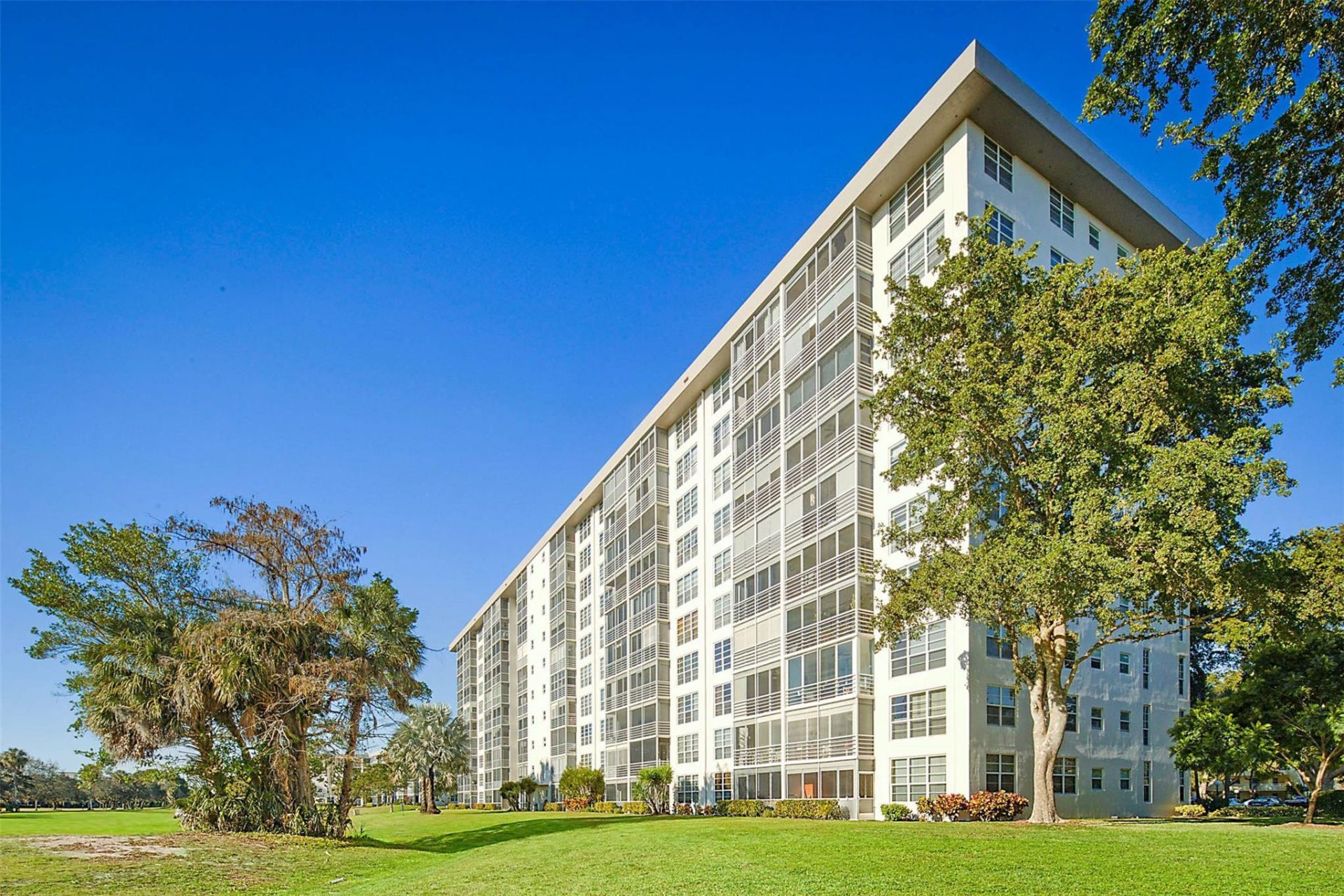 575 Oaks Lane, Unit 703, Pompano Beach, FL 33069 Photo