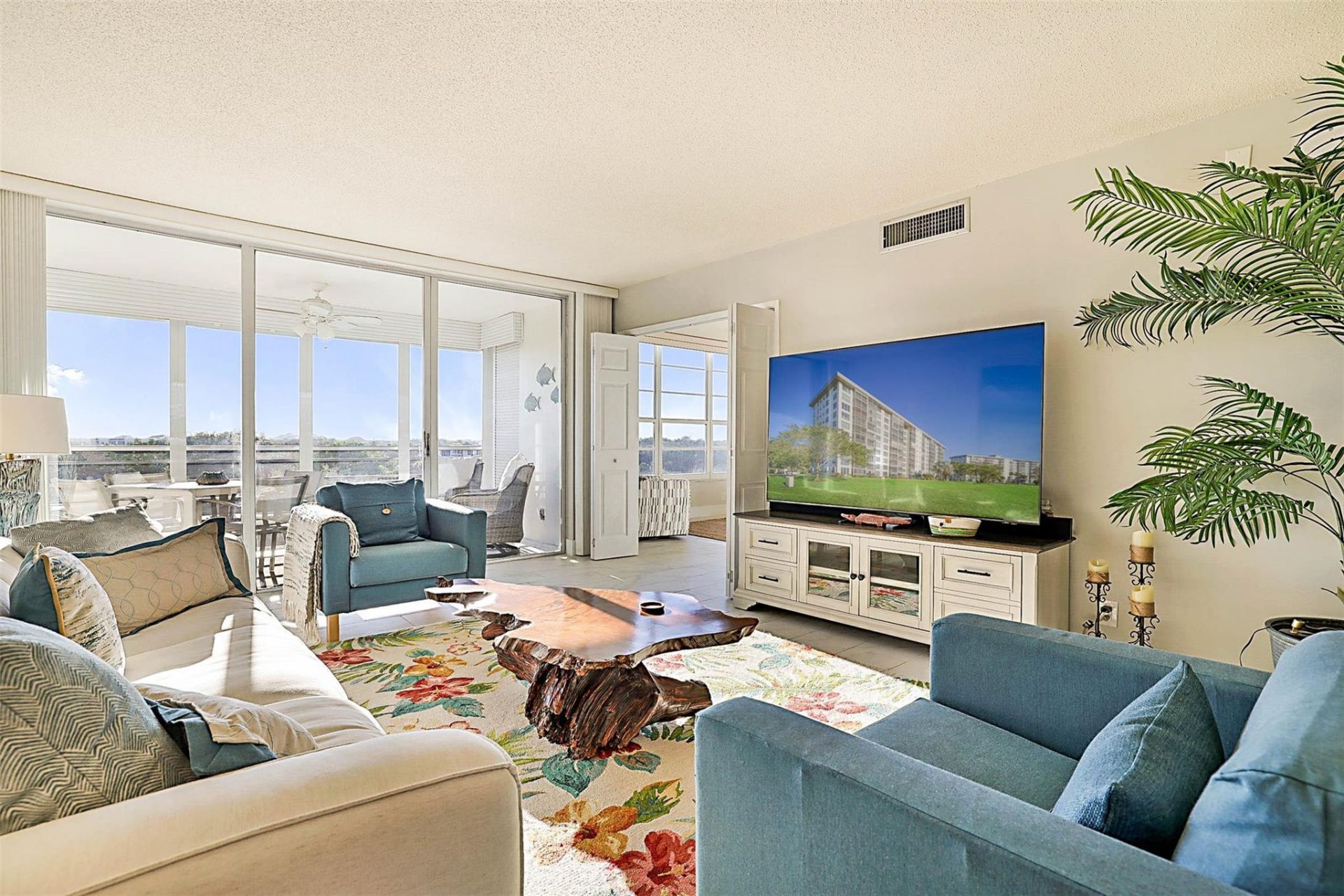 575 Oaks Lane, Unit 703, Pompano Beach, FL 33069 Photo