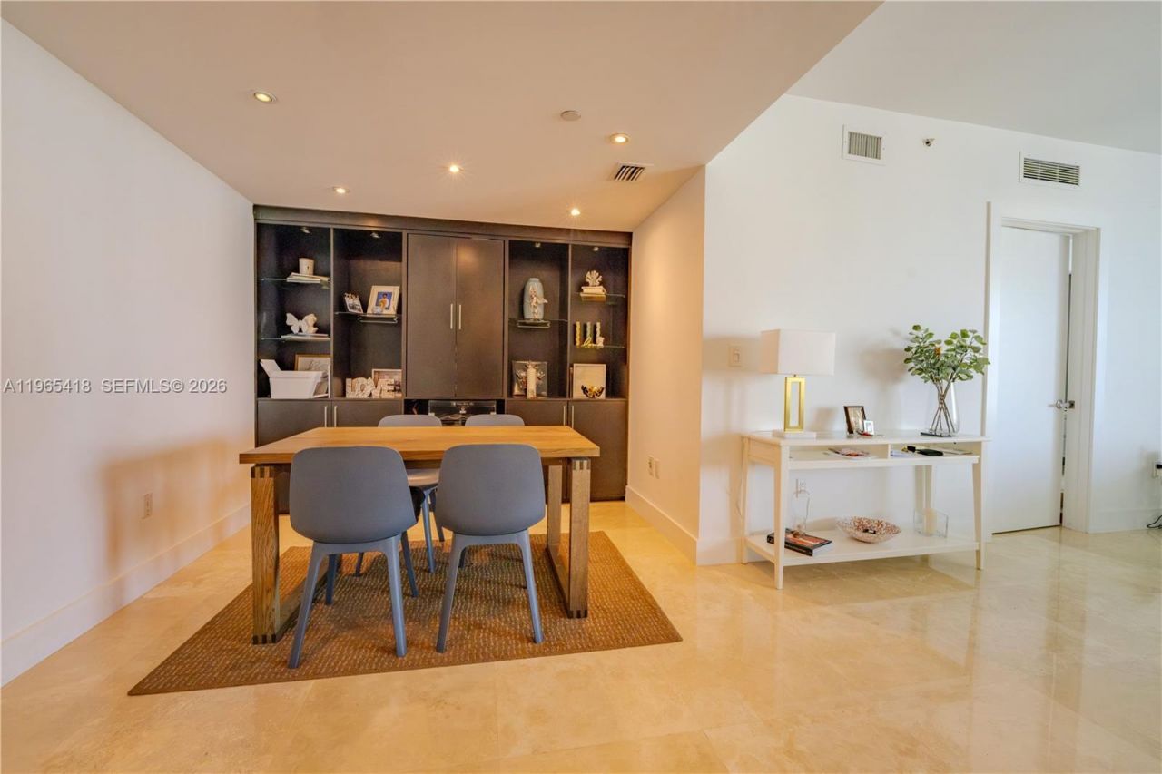 350 S Miami Ave, Unit 3203, Miami, FL 33130 Photo