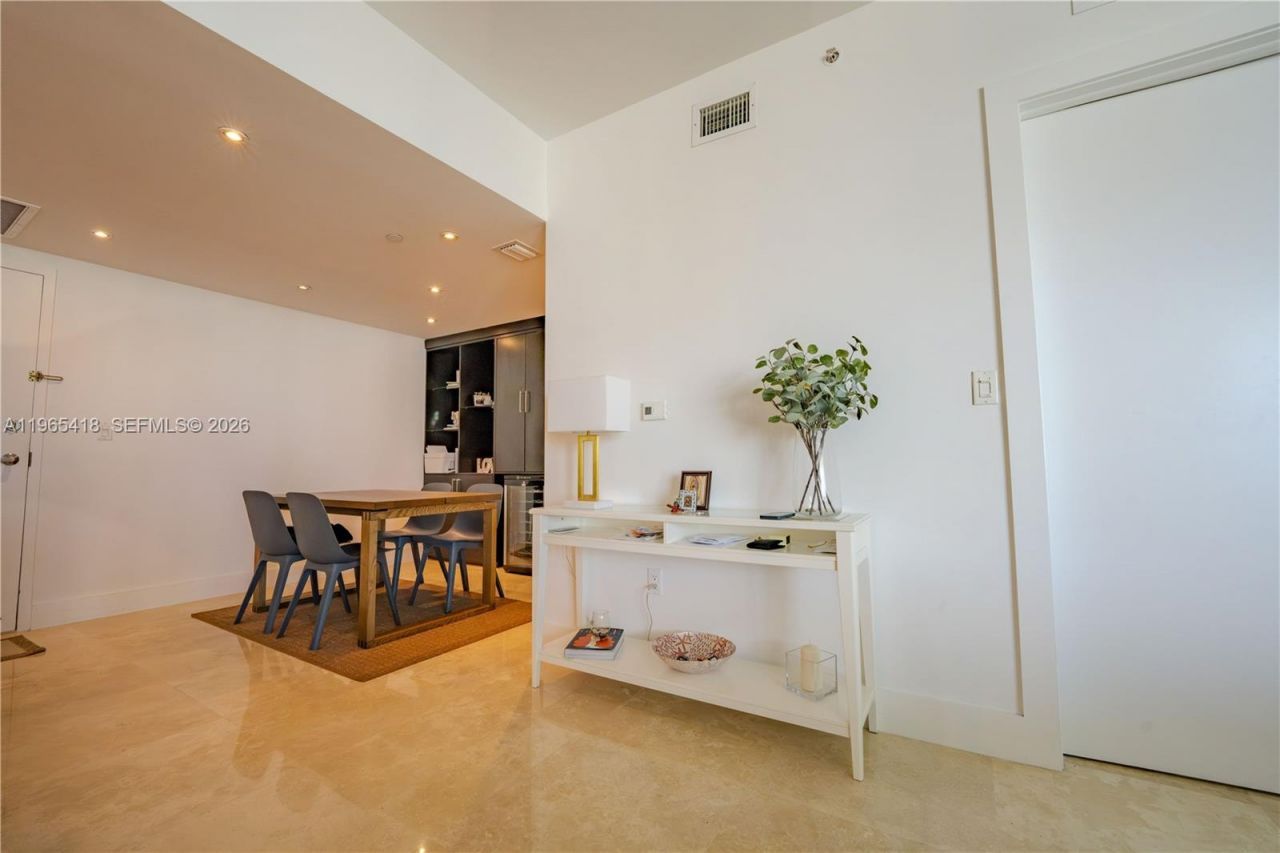 350 S Miami Ave, Unit 3203, Miami, FL 33130 Photo