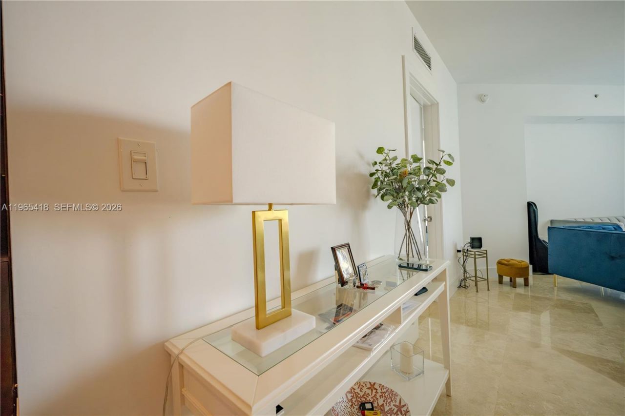 350 S Miami Ave, Unit 3203, Miami, FL 33130 Photo