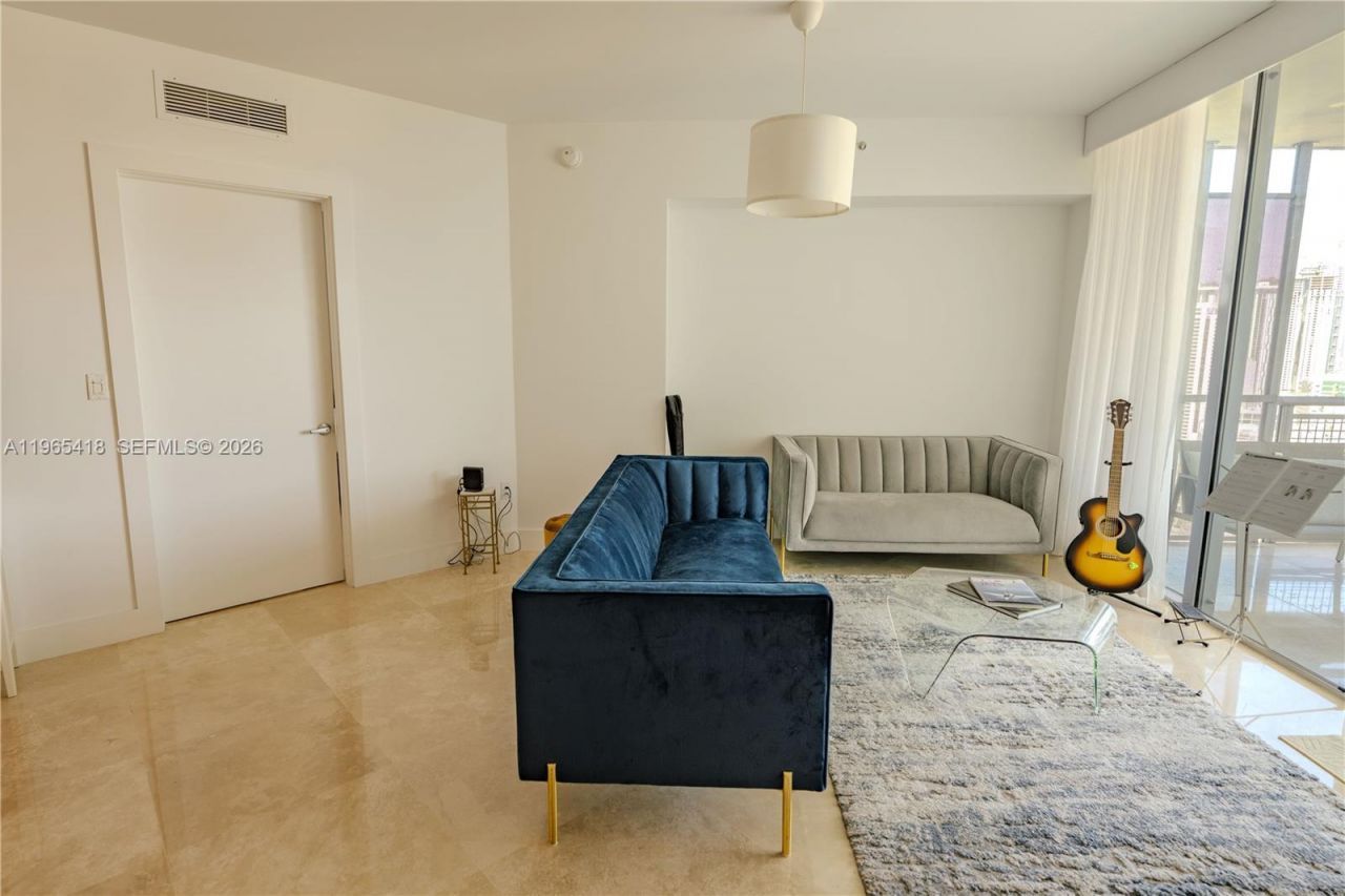 350 S Miami Ave, Unit 3203, Miami, FL 33130 Photo