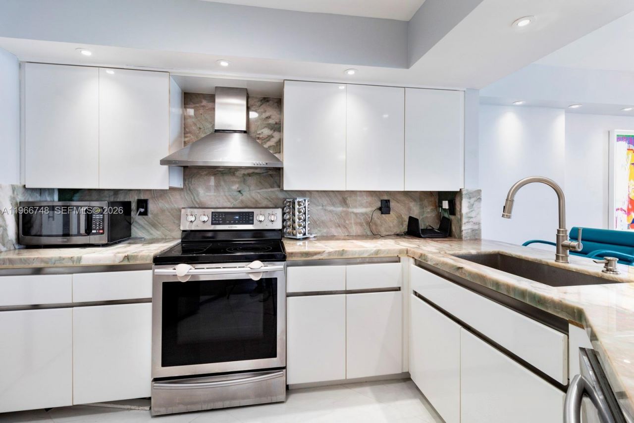 6767 Collins Ave, Unit 1903, Miami Beach, FL 33141 Photo