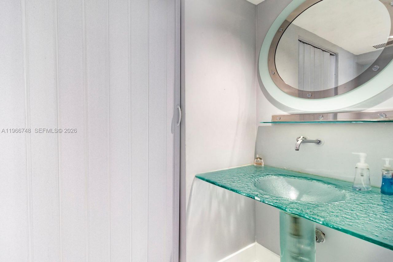 6767 Collins Ave, Unit 1903, Miami Beach, FL 33141 Photo