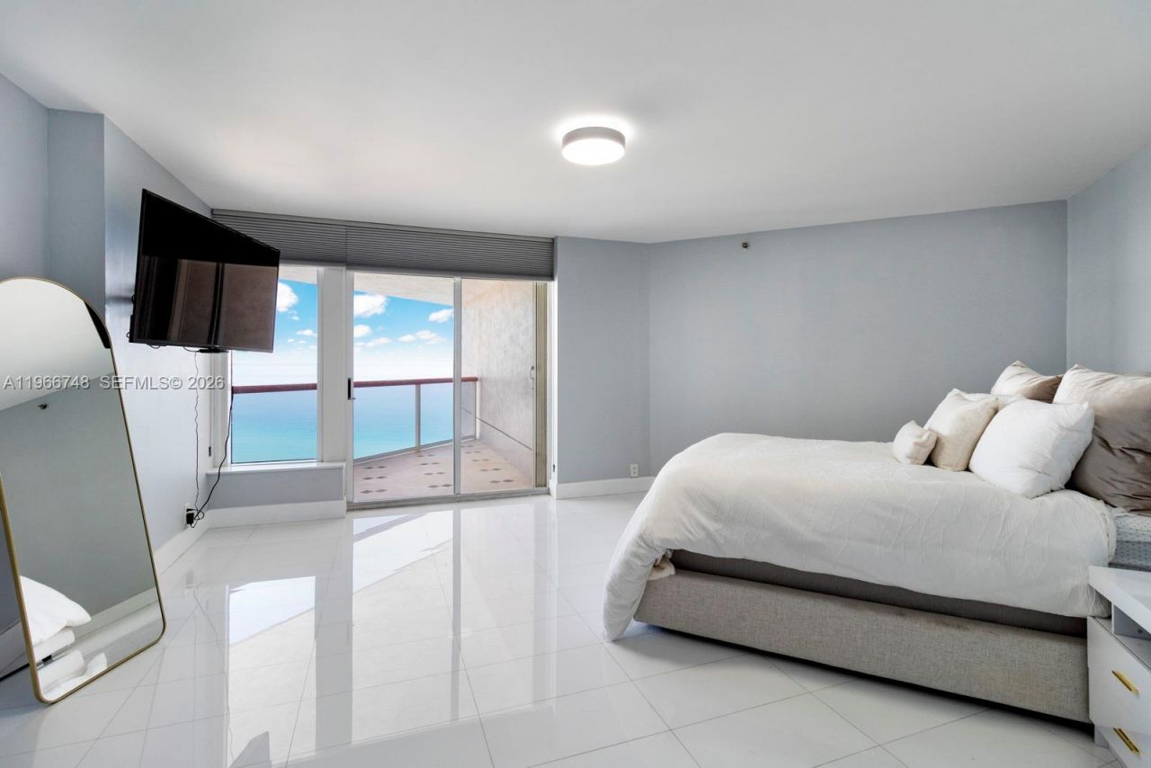 6767 Collins Ave, Unit 1903, Miami Beach, FL 33141 Photo