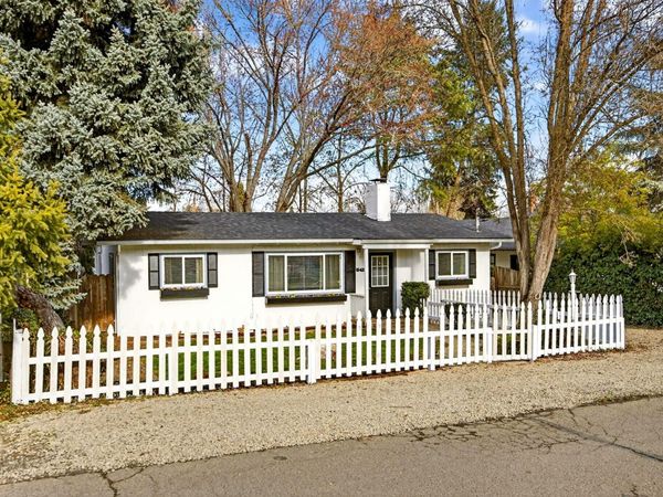 545 E C Street, Jacksonville, OR 97530