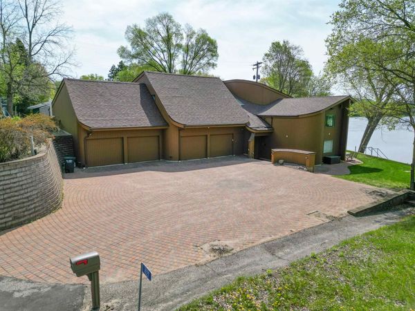 4127 Kammel Road, La Crosse, WI 54601