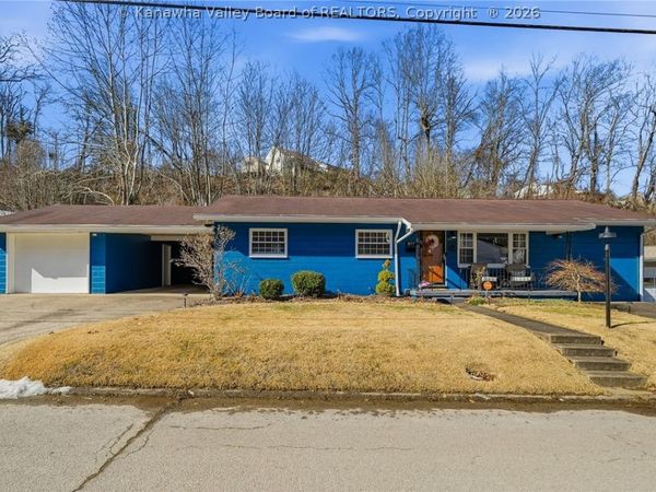 877 Valley Pike Drive, St Albans, WV 25177