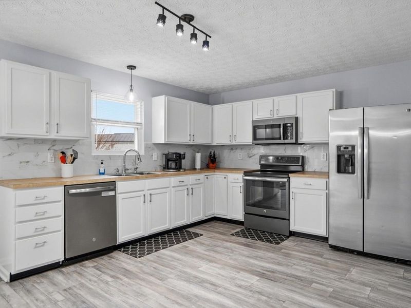 1595 Morrison Farms Drive, Blacklick, OH 43004 Photo 2