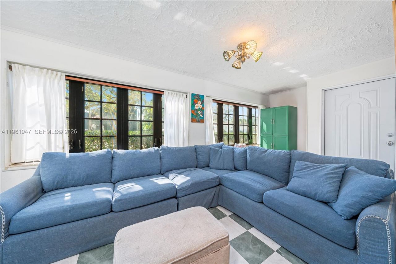 813 NE 81st St, Miami, FL 33138 Photo