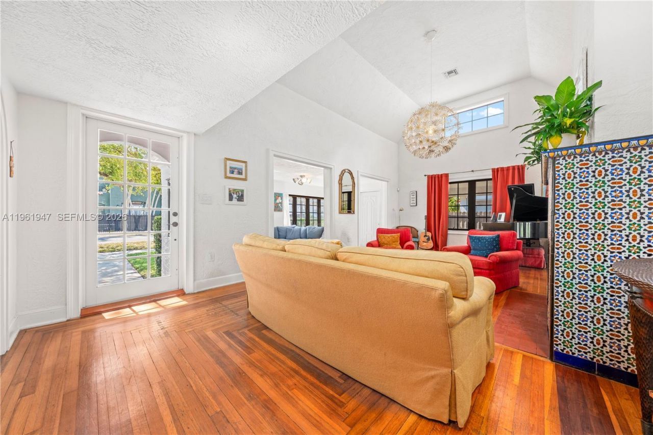 813 NE 81st St, Miami, FL 33138 Photo