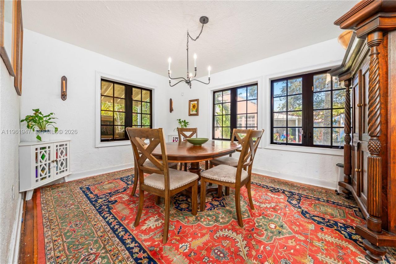 813 NE 81st St, Miami, FL 33138 Photo