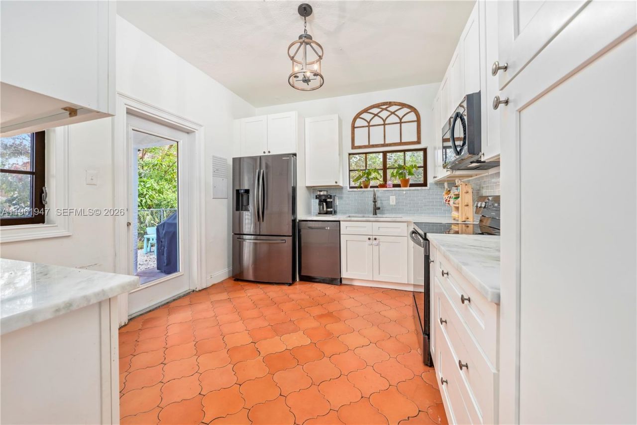 813 NE 81st St, Miami, FL 33138 Photo