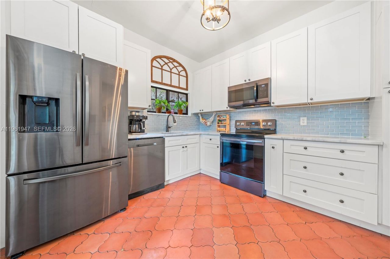 813 NE 81st St, Miami, FL 33138 Photo