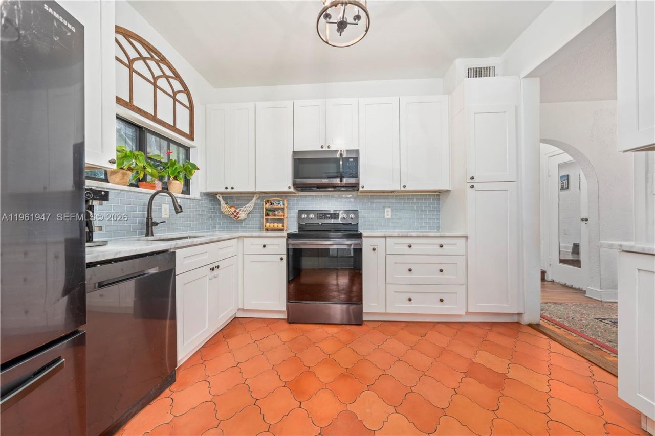 813 NE 81st St, Miami, FL 33138 Photo