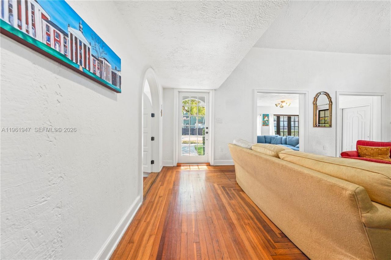 813 NE 81st St, Miami, FL 33138 Photo