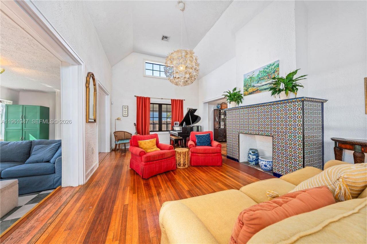 813 NE 81st St, Miami, FL 33138 Photo