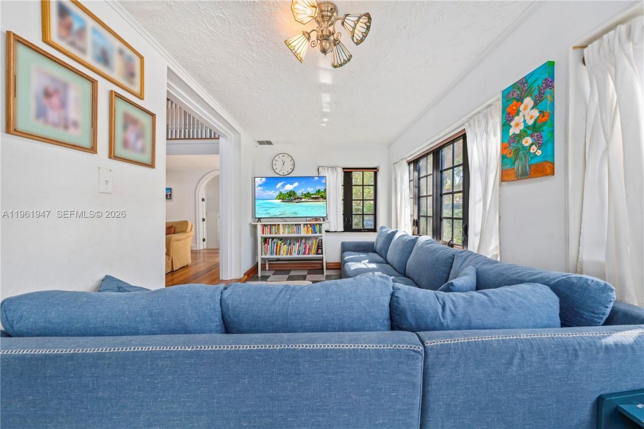 813 NE 81st St, Miami, FL 33138 Photo