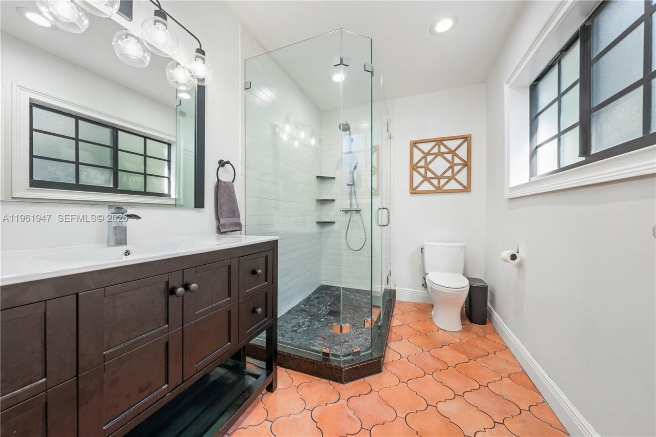 813 NE 81st St, Miami, FL 33138 Photo