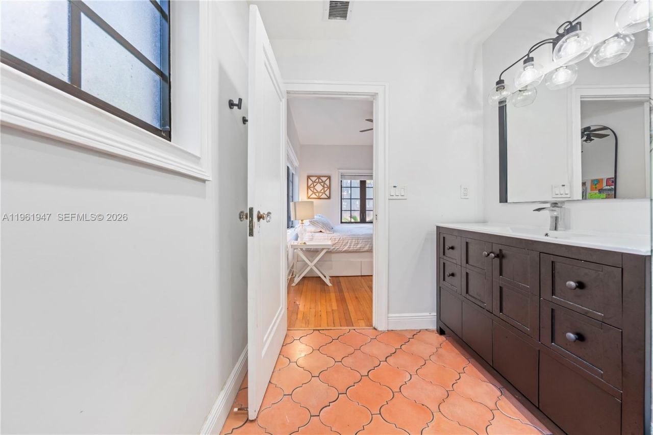 813 NE 81st St, Miami, FL 33138 Photo