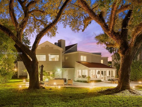 1961 S Oak Haven Cir , Miami, FL 33179