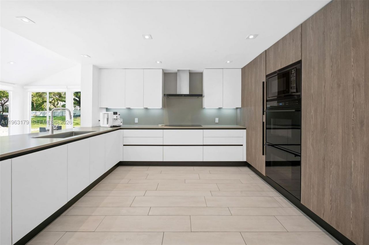 1961 S Oak Haven Cir , Miami, FL 33179 Photo