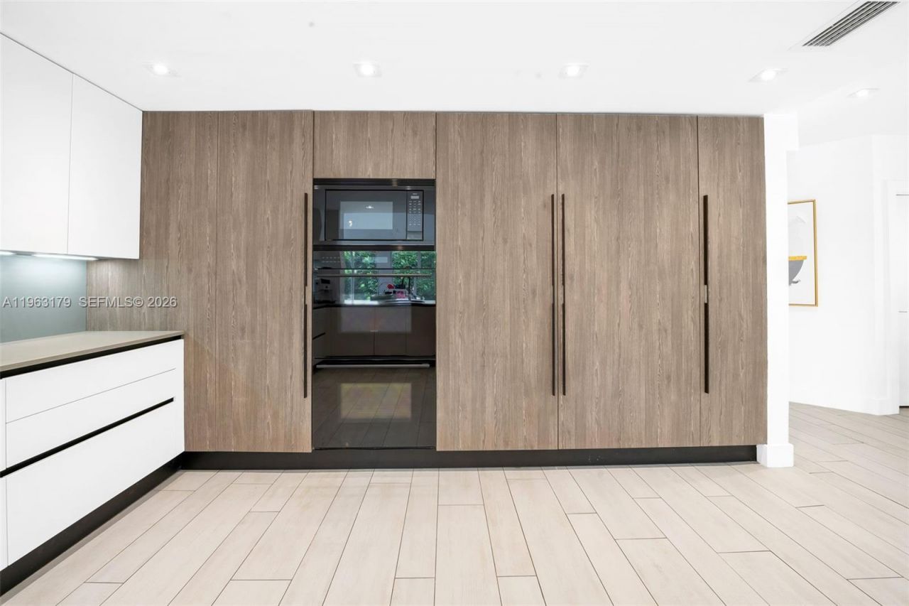 1961 S Oak Haven Cir , Miami, FL 33179 Photo