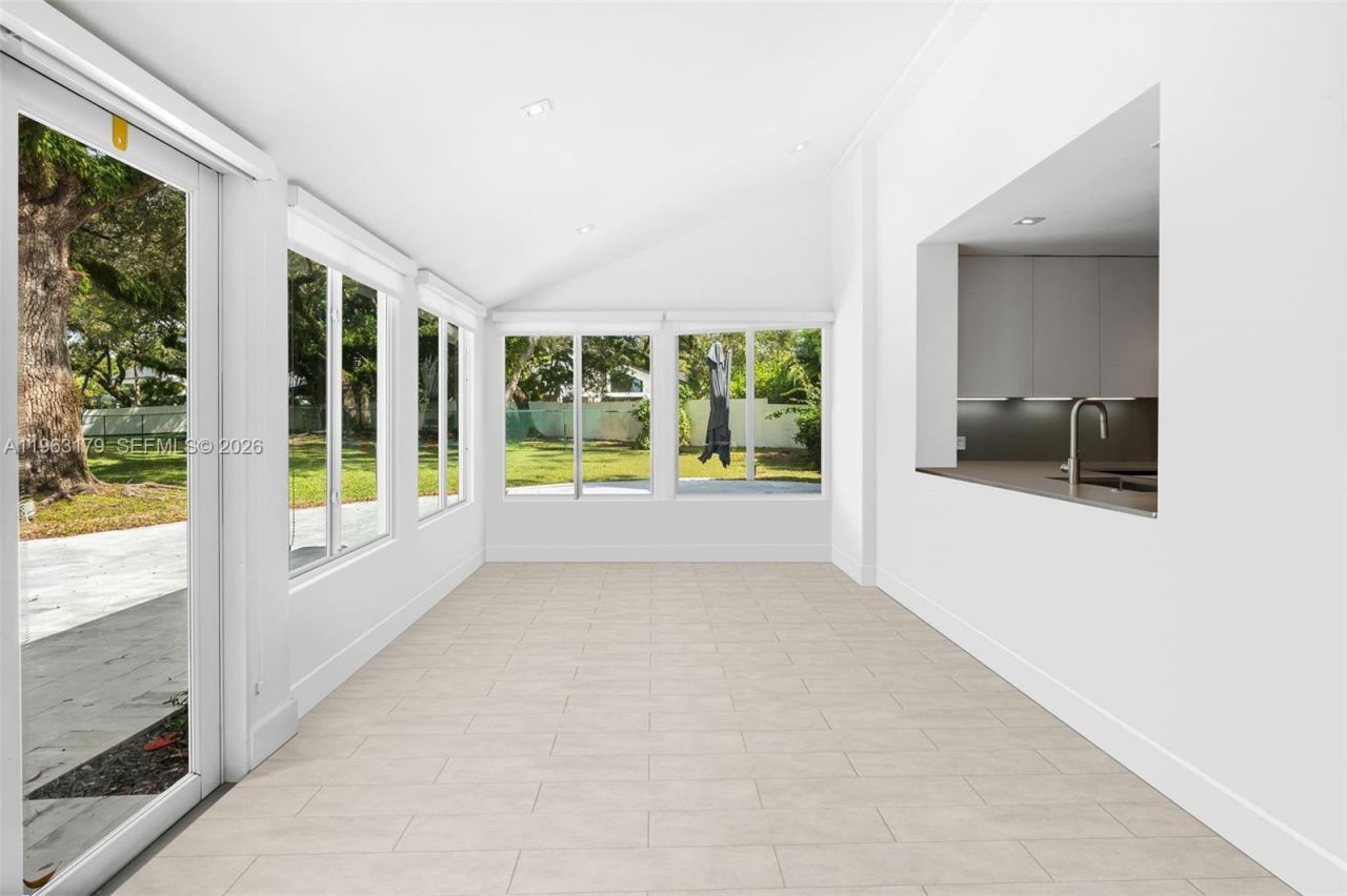 1961 S Oak Haven Cir , Miami, FL 33179 Photo