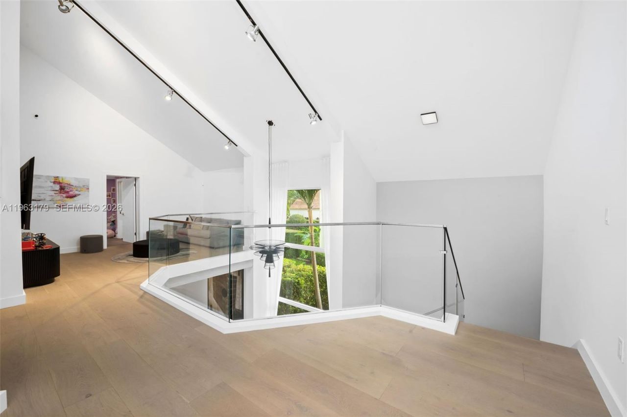 1961 S Oak Haven Cir , Miami, FL 33179 Photo