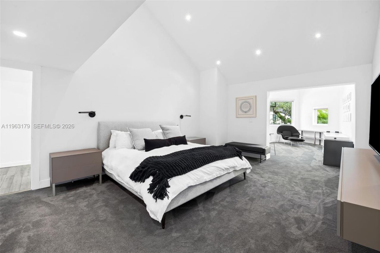 1961 S Oak Haven Cir , Miami, FL 33179 Photo