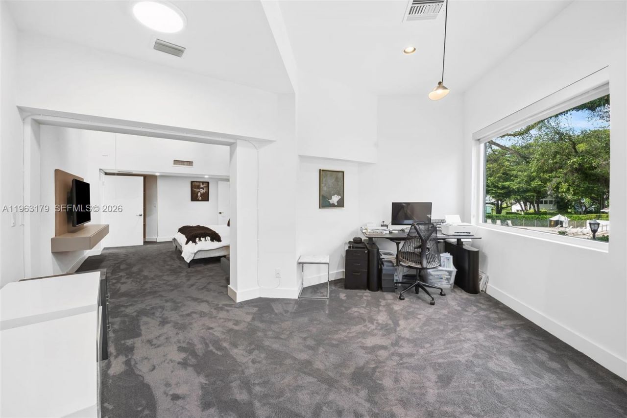 1961 S Oak Haven Cir , Miami, FL 33179 Photo