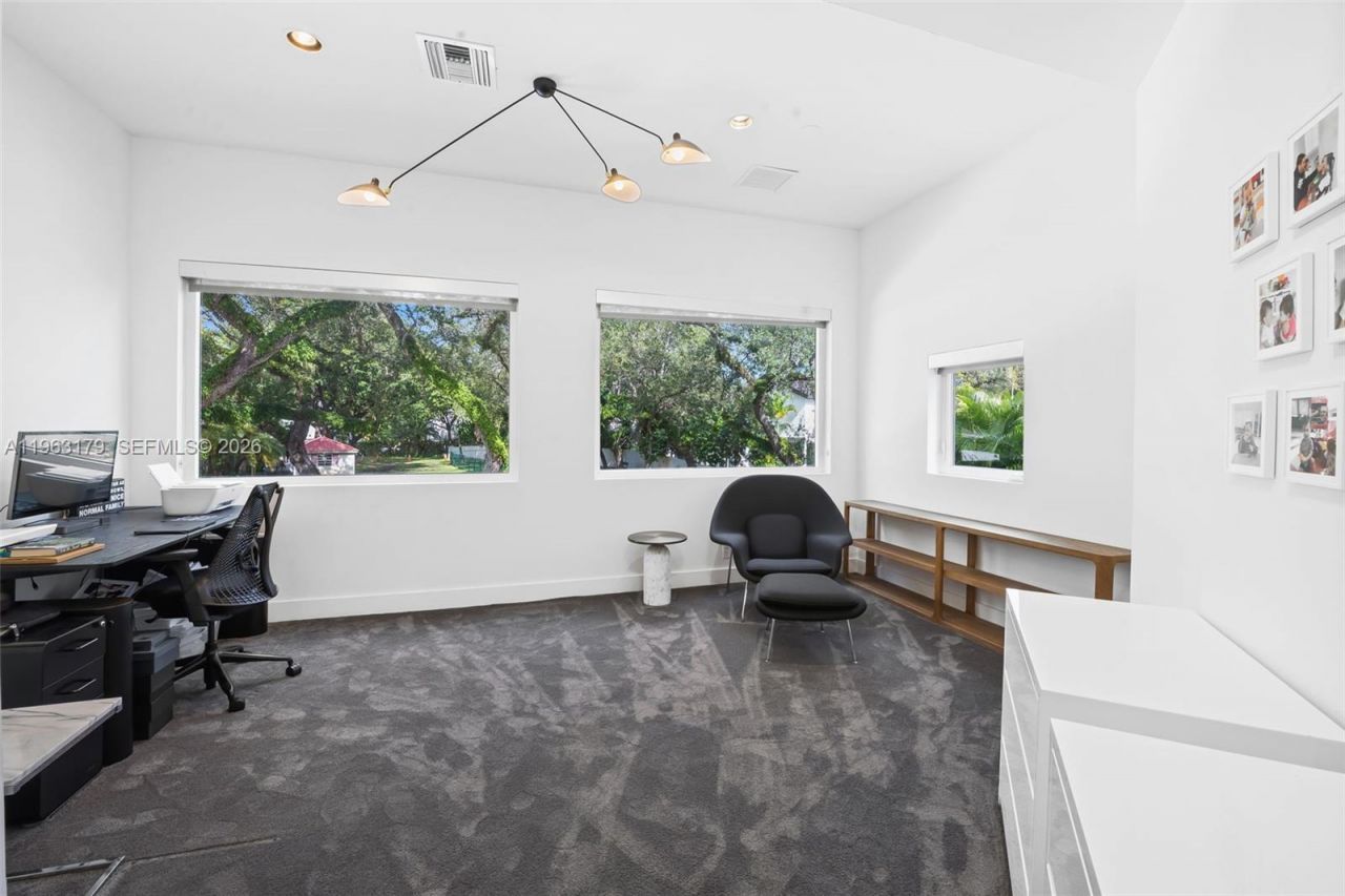 1961 S Oak Haven Cir , Miami, FL 33179 Photo