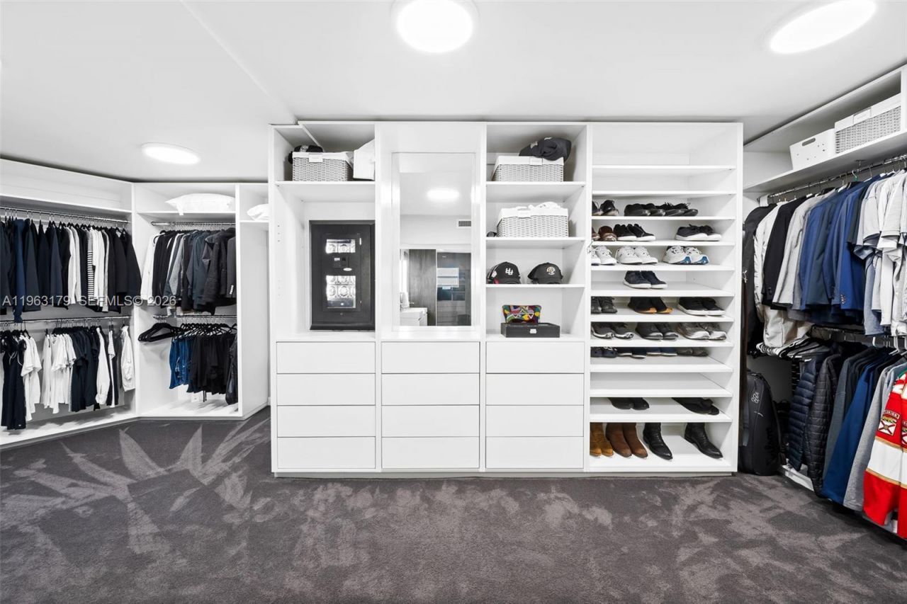 1961 S Oak Haven Cir , Miami, FL 33179 Photo