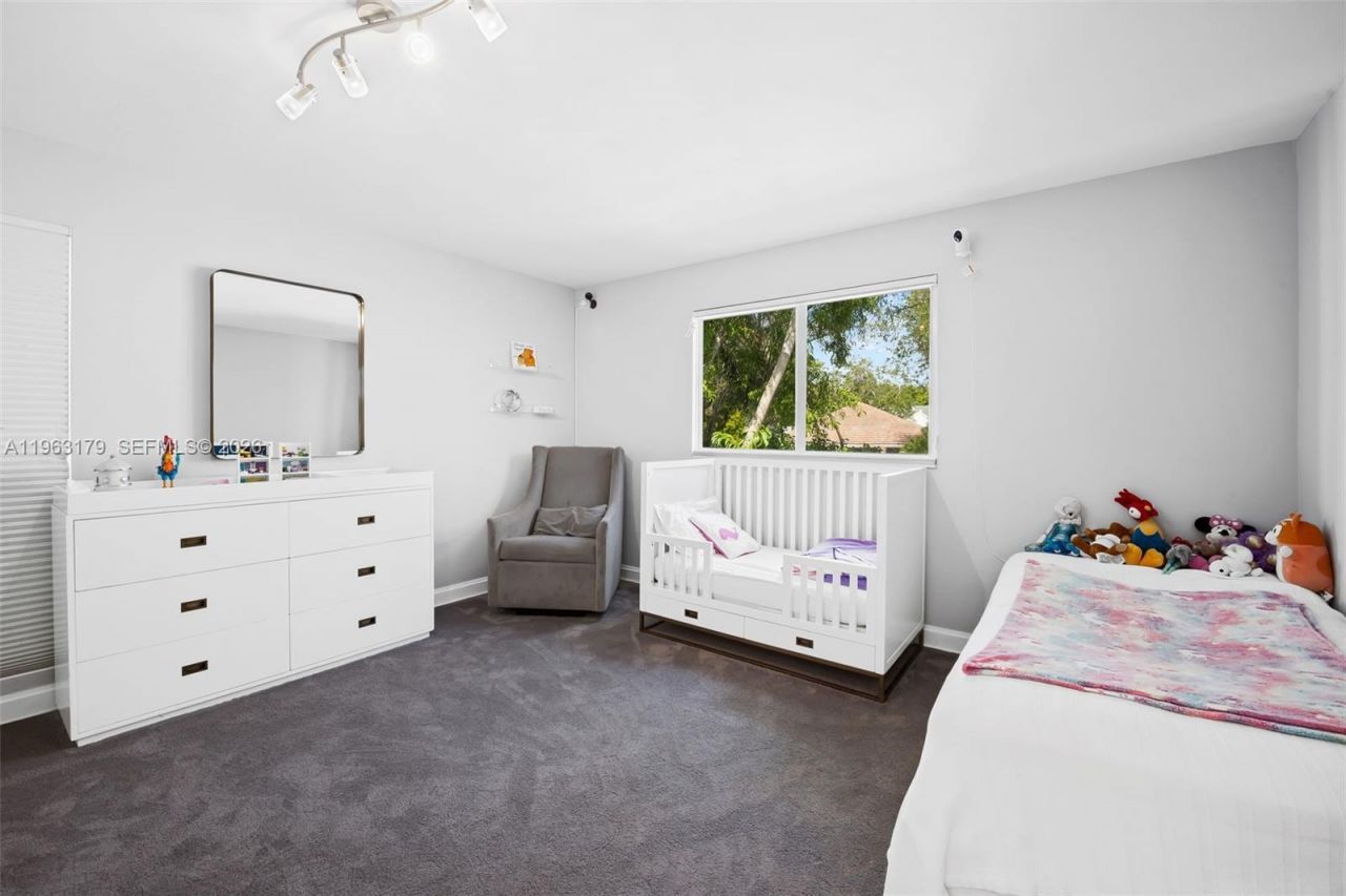 1961 S Oak Haven Cir , Miami, FL 33179 Photo