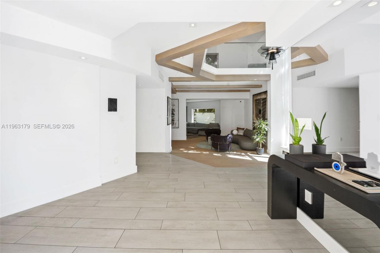 1961 S Oak Haven Cir , Miami, FL 33179 Photo