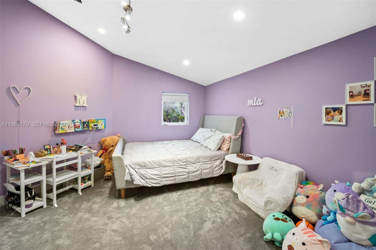 1961 S Oak Haven Cir , Miami, FL 33179 Photo