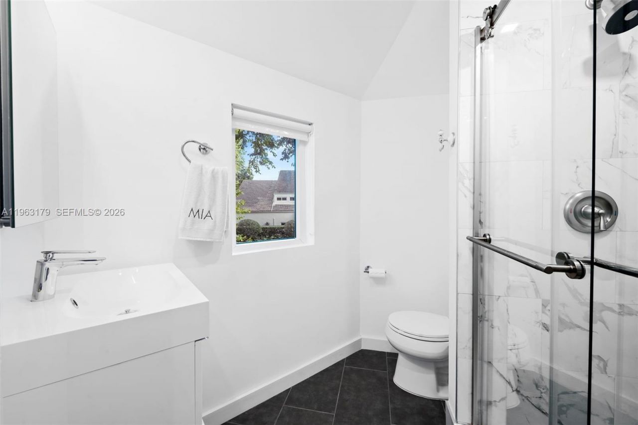 1961 S Oak Haven Cir , Miami, FL 33179 Photo