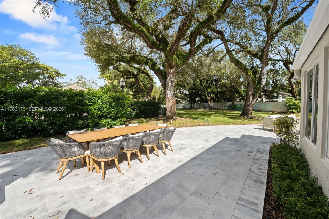 1961 S Oak Haven Cir , Miami, FL 33179 Photo