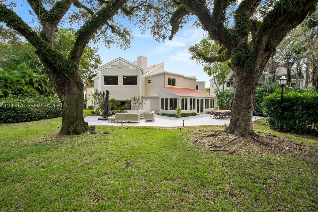 1961 S Oak Haven Cir , Miami, FL 33179 Photo