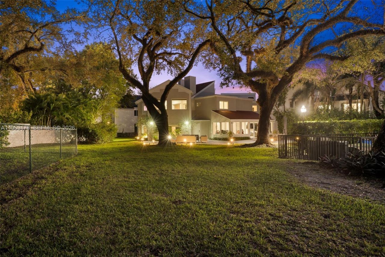 1961 S Oak Haven Cir , Miami, FL 33179 Photo