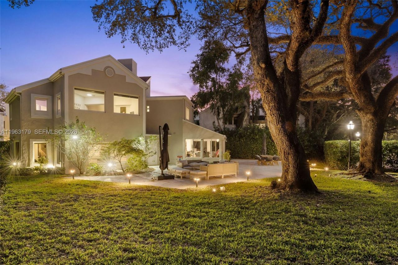 1961 S Oak Haven Cir , Miami, FL 33179 Photo