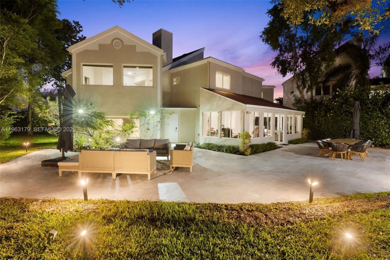 1961 S Oak Haven Cir , Miami, FL 33179 Photo